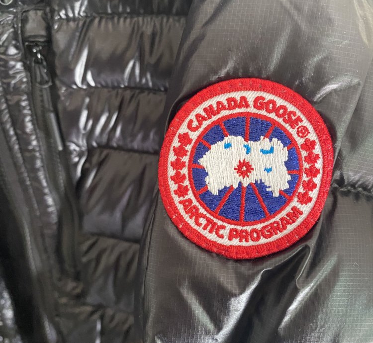 Canada Goose Hybridge Lite Hooded Jacket Medium in Black