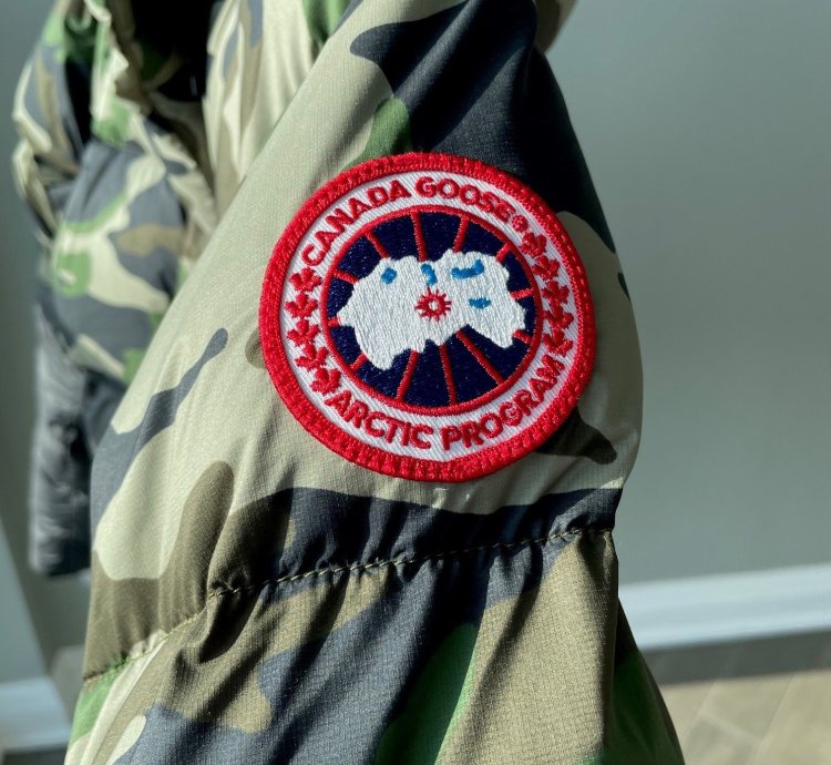 Canada Goose Junction Puffer in Camo