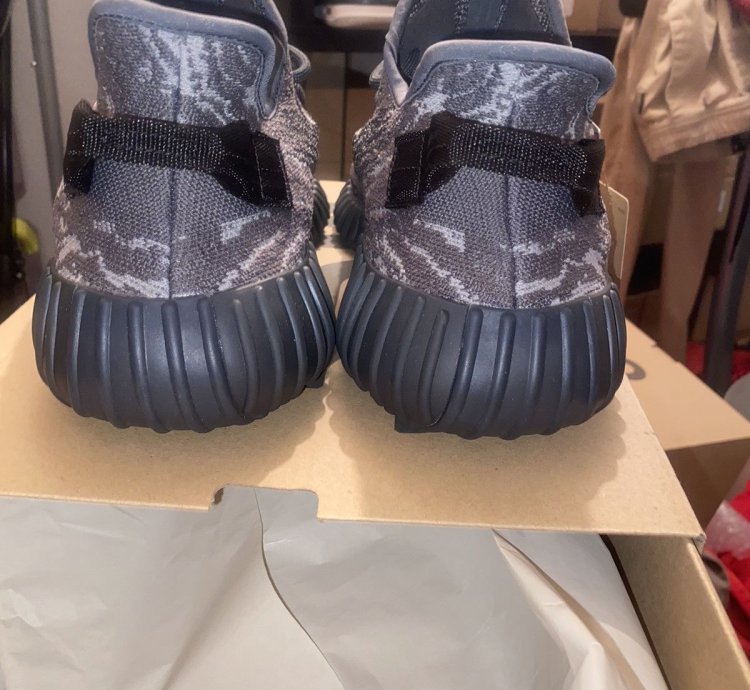 adidas Yeezy 350 V2 Dark Salt size 11 DS OG All