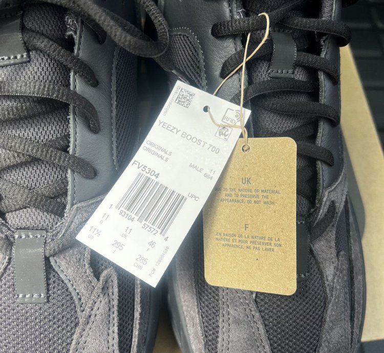 adidas Yeezy 700 Utility Black Men - FV5304