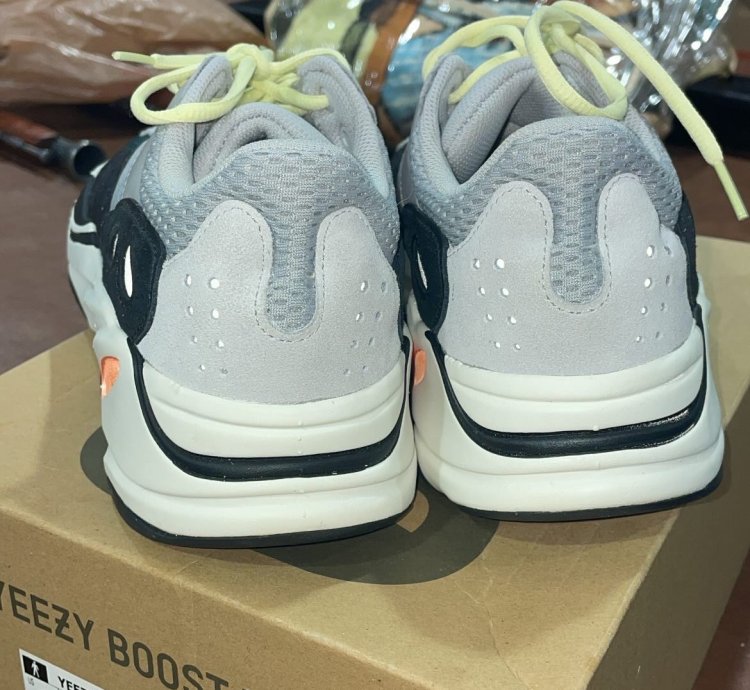 Adidas Yeezy 700 Wave Runner