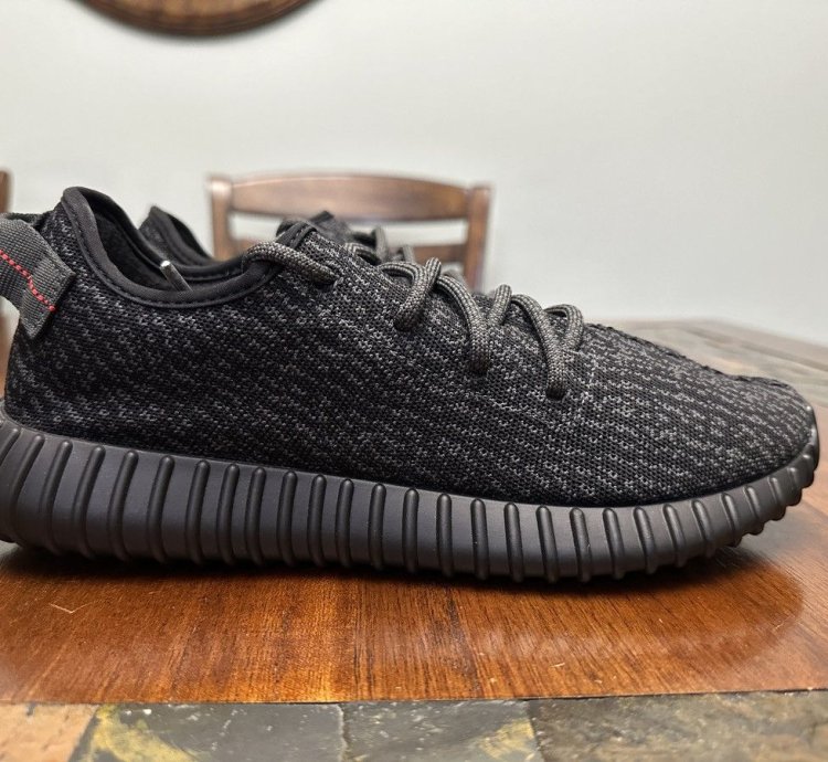 adidas Yeezy Boost 350 Pirate Black (2023) BB5350 Size 10 5