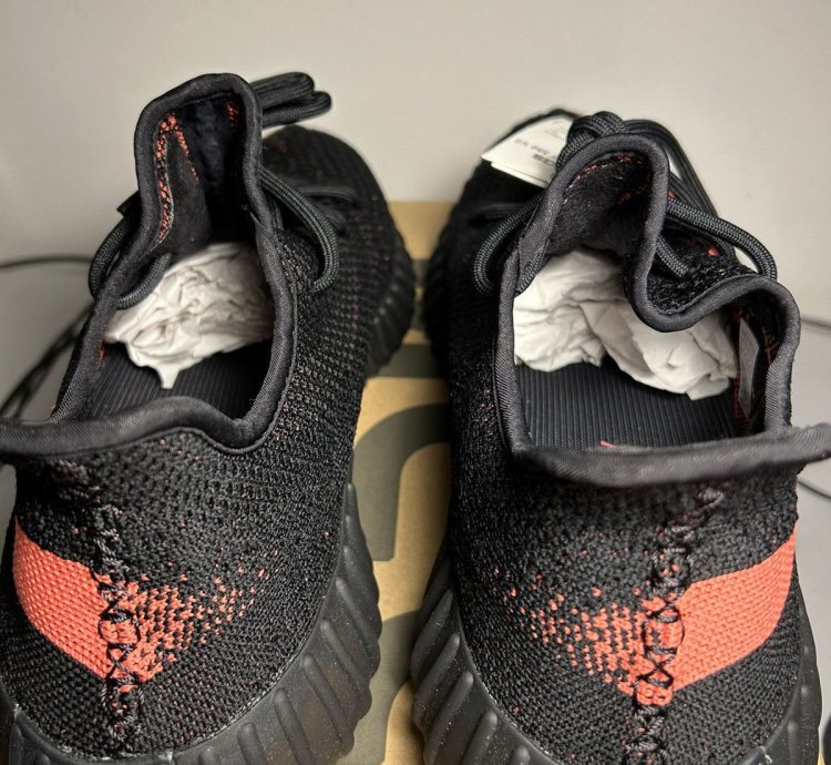 ADIDAS YEEZY BOOST 350 V2 Core Black