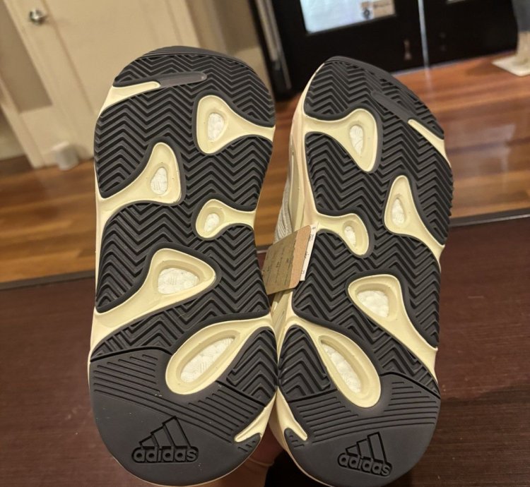 Adidas Yeezy Boost 700 Analog