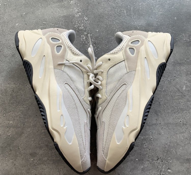 ADIDAS YEEZY BOOST 700 ANALOG US 9 EUR 42