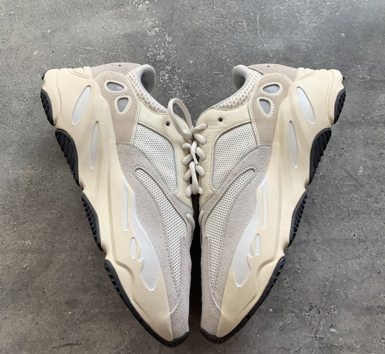 ADIDAS YEEZY BOOST 700 ANALOG US 9 EUR 42