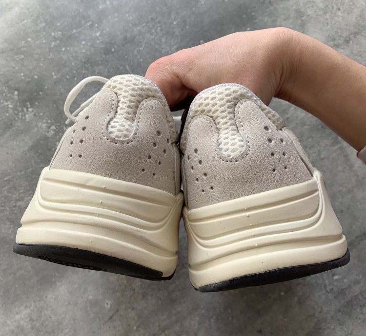 ADIDAS YEEZY BOOST 700 ANALOG US 9 EUR 42