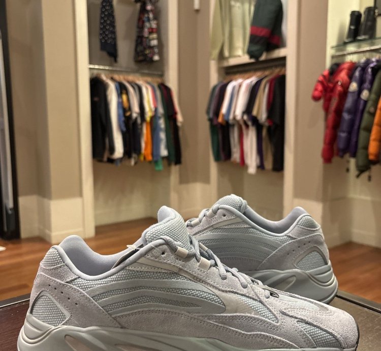 Adidas Yeezy Boost 700 V2