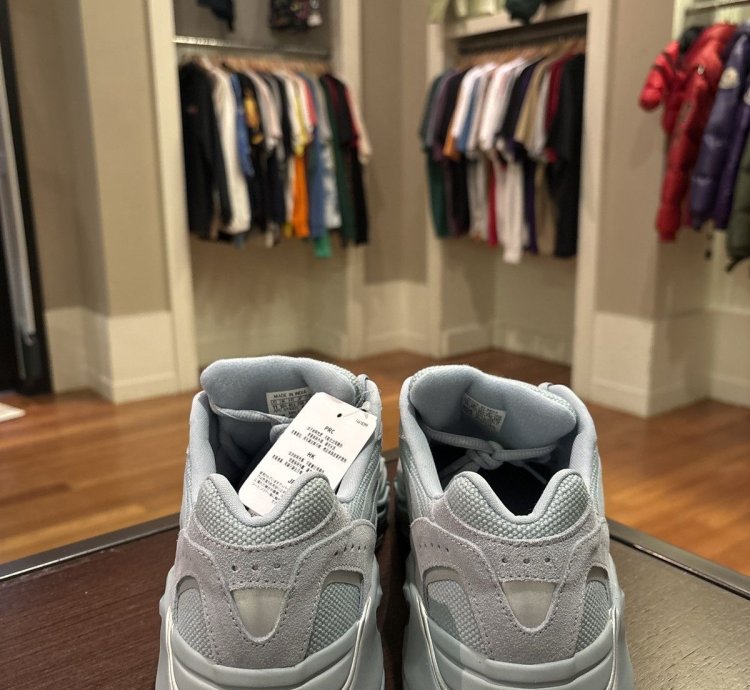 Adidas Yeezy Boost 700 V2