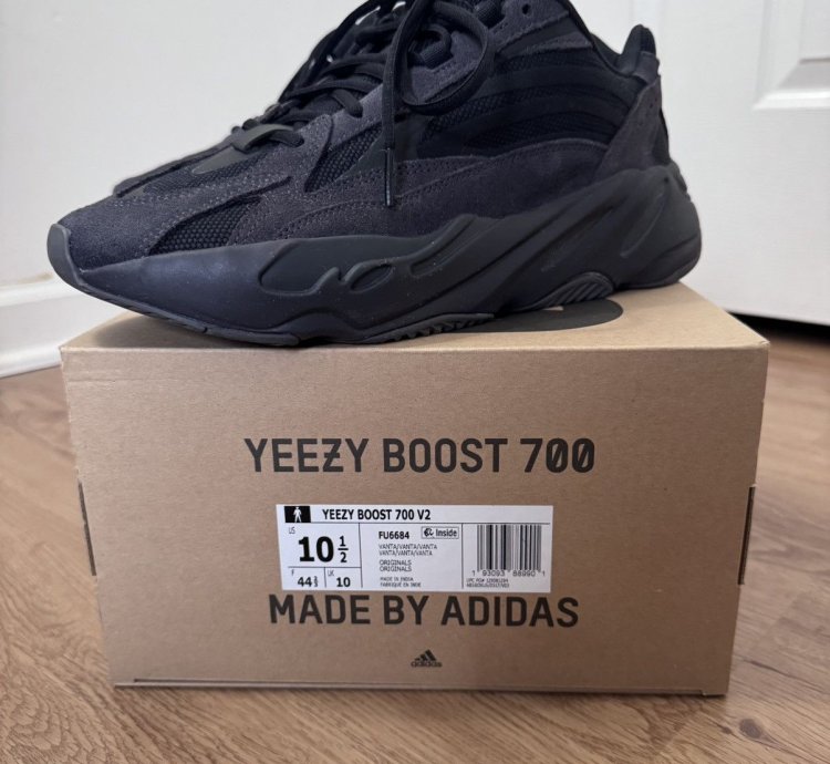 Adidas Yeezy Boost 700 V2 Vanta
