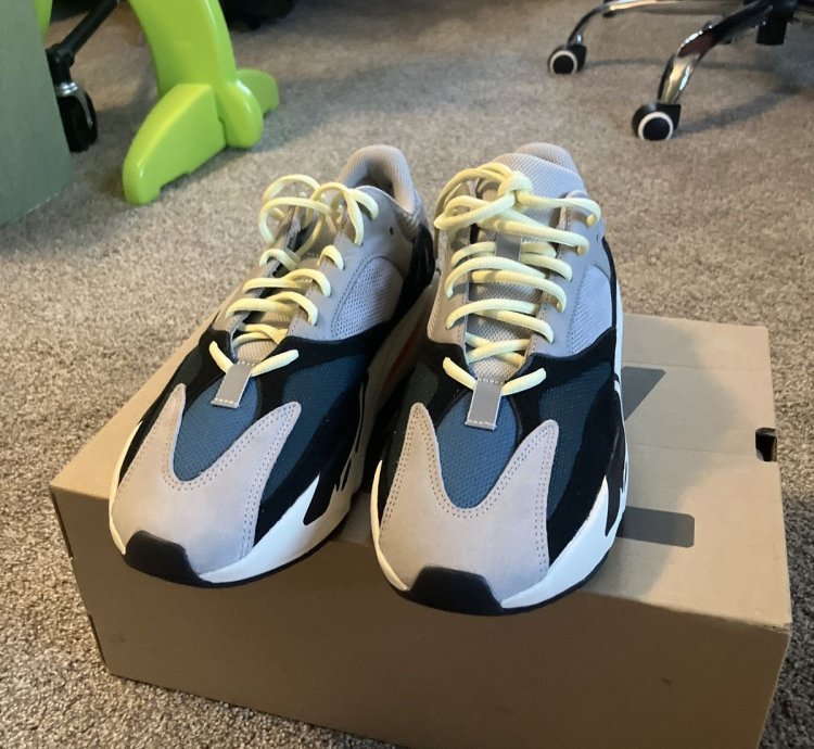 Adidas Yeezy Boost 700 Wave Runner