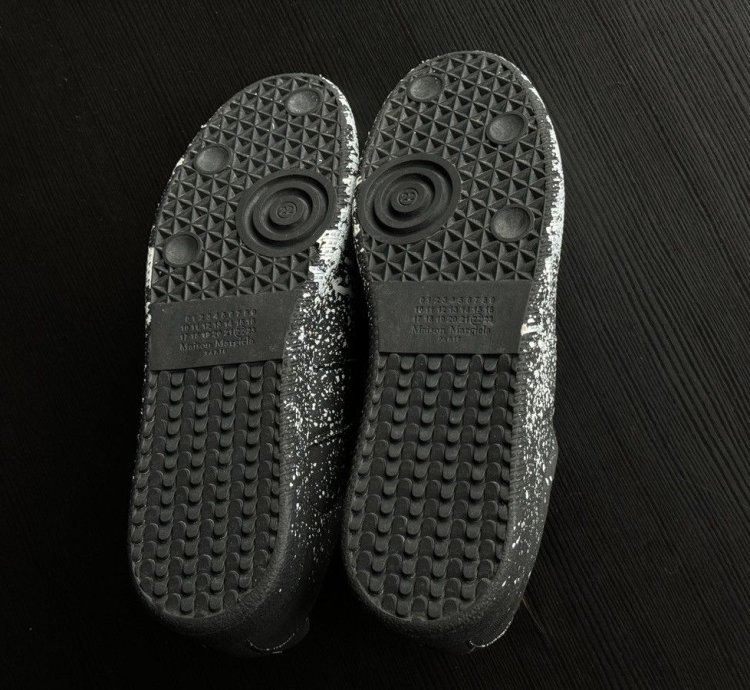 ARTISANAL Hand-Painted Maison Margiela Low Sneakers
