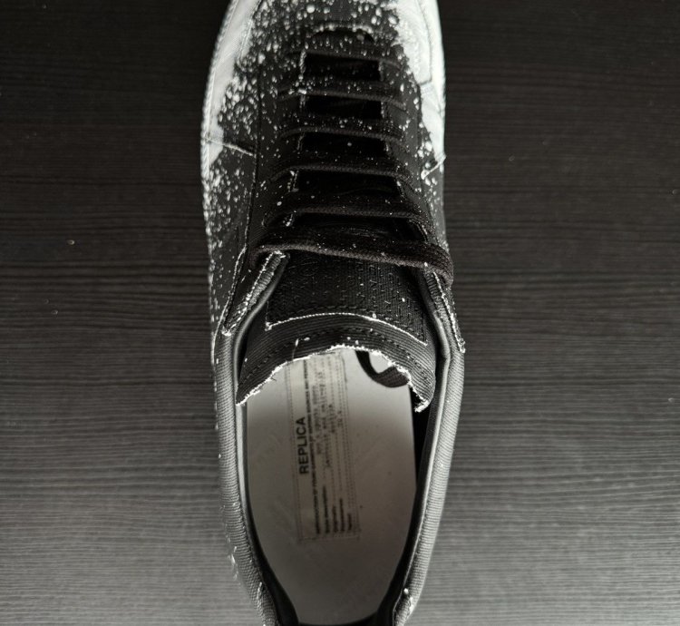 ARTISANAL Hand-Painted Maison Margiela Low Sneakers