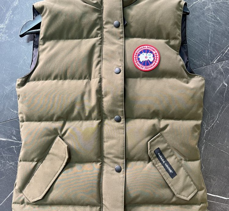 CANADA GOOSE VEST