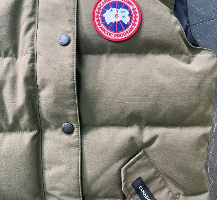 CANADA GOOSE VEST