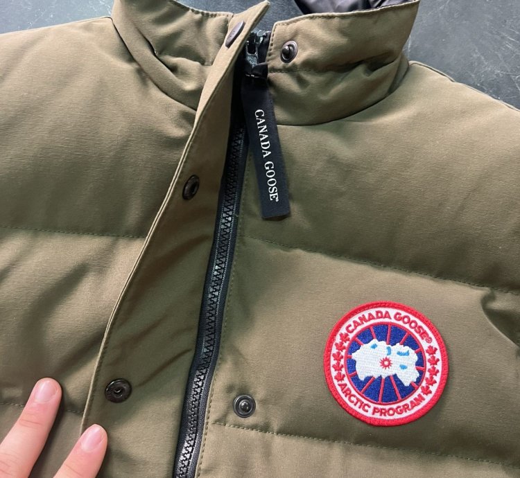 CANADA GOOSE VEST