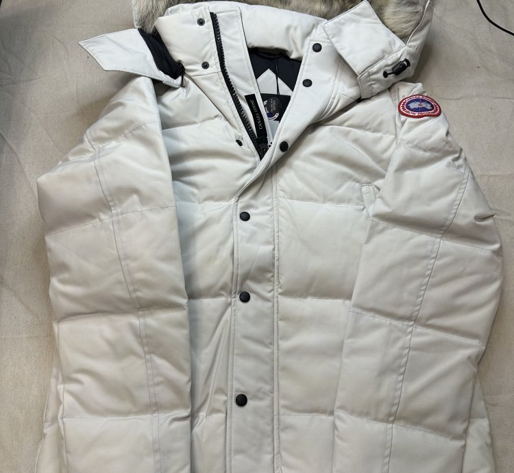 Canada Goose White Wyndham Men Jacket Fur Large Brand New
