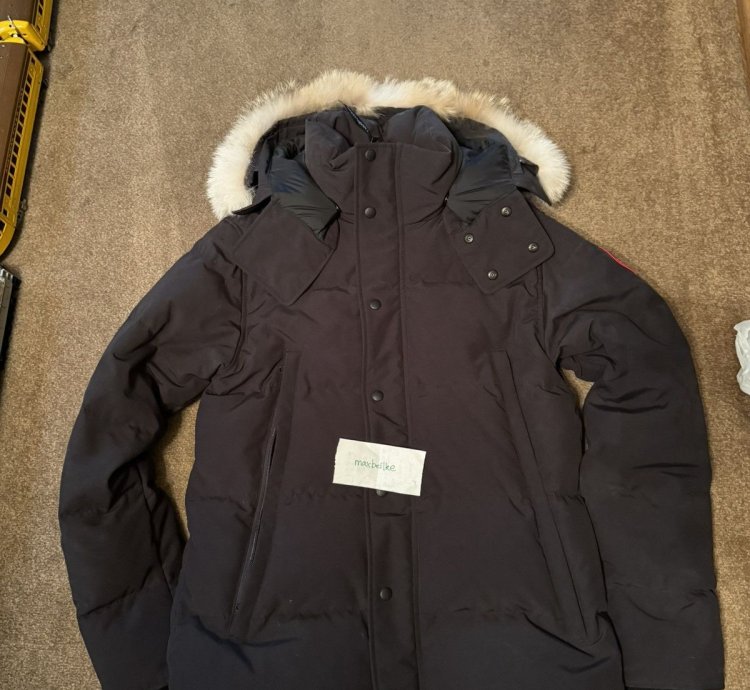 Canada Goose Wyndham Parka Size Medium