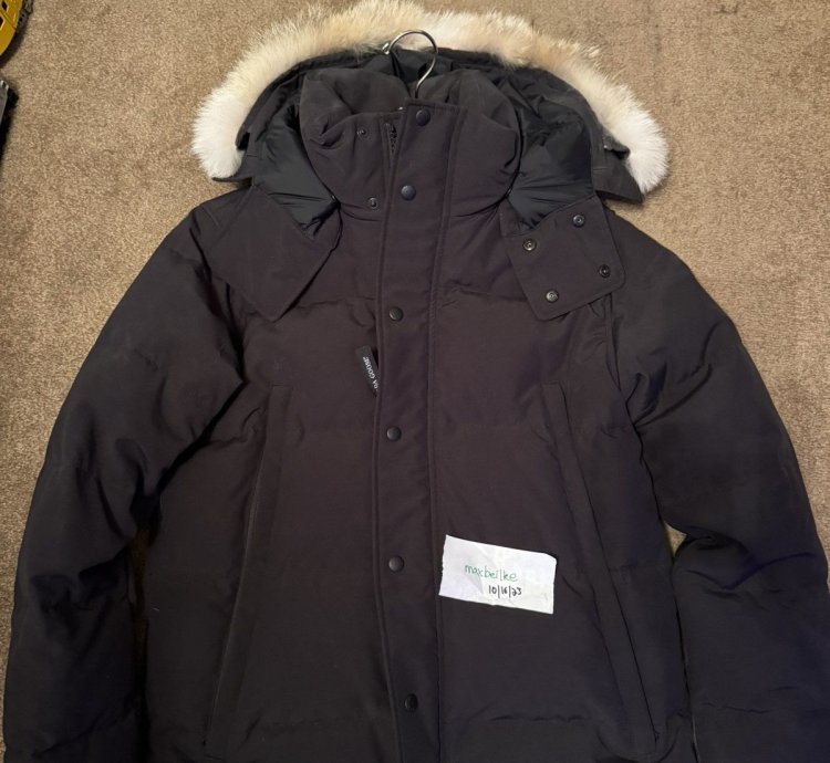 Canada Goose Wyndham Parka Size Medium