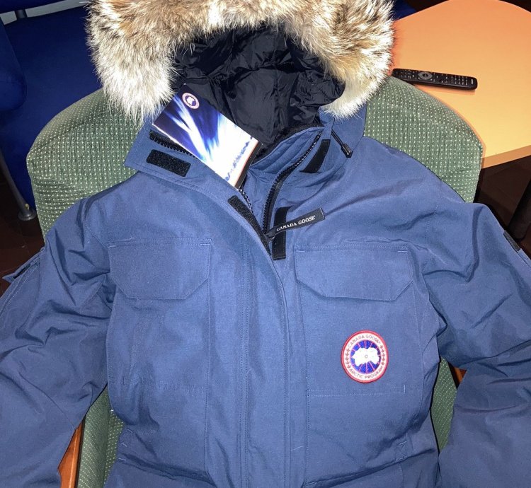 Legendary Canada Goose Expedition parka Jacket Coyote fur