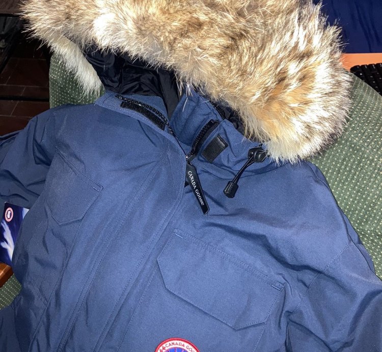 Legendary Canada Goose Expedition parka Jacket Coyote fur