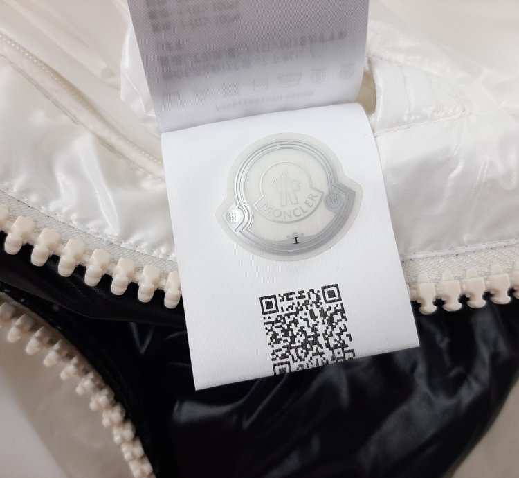 Moncler Chartreuse Down Jacket Black Men Size 4