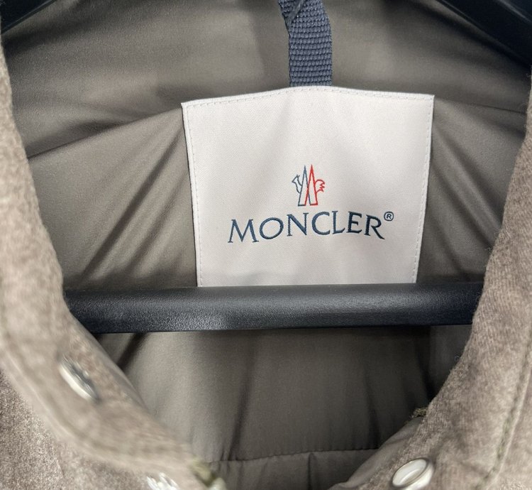 Moncler Fauscoum Jacket Size 2