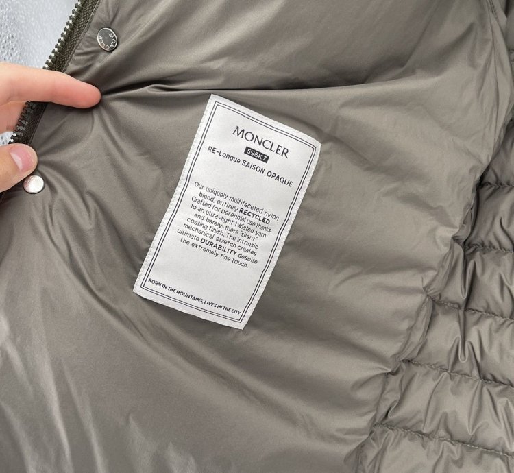 Moncler Fauscoum Jacket Size 2