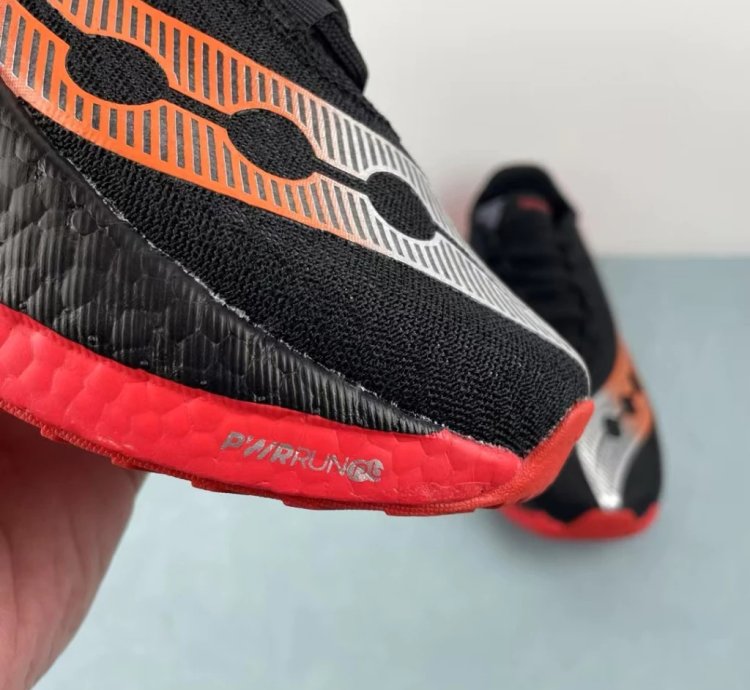 Saucony Endorphin Pro 4 black Vizired