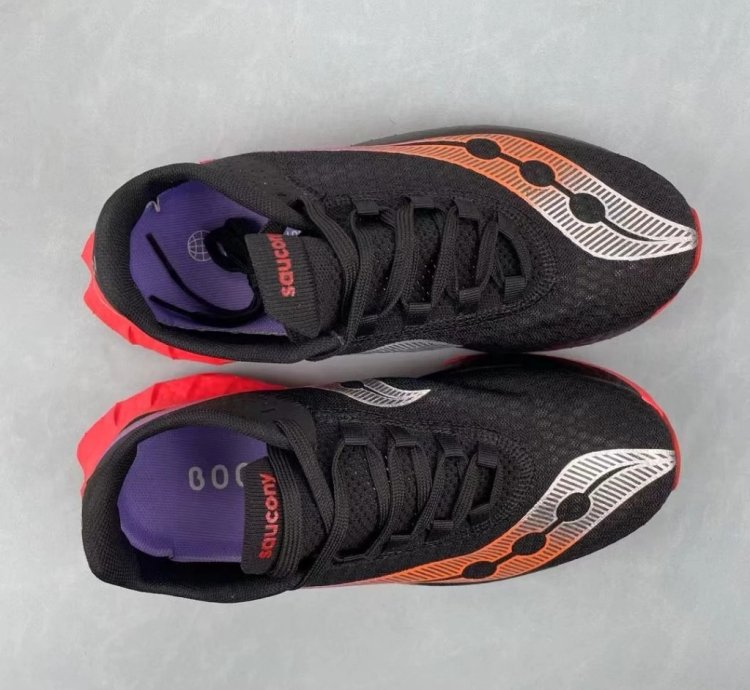 Saucony Endorphin Pro 4 black Vizired