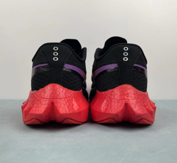 Saucony Endorphin Pro 4 black Vizired