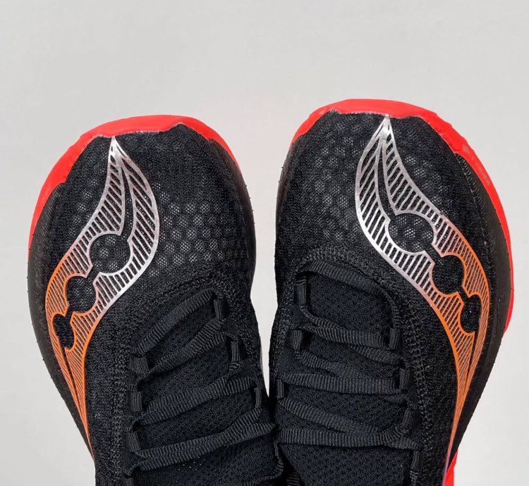 Saucony Endorphin Pro 4 black Vizired