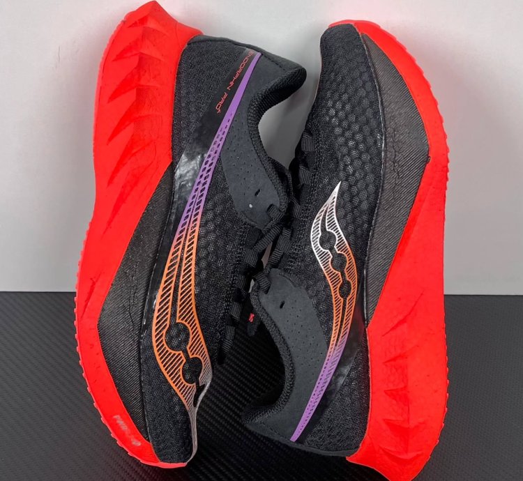 Saucony Endorphin Pro 4 black Vizired