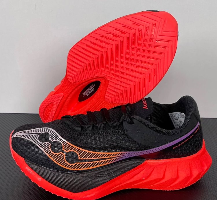 Saucony Endorphin Pro 4 black Vizired