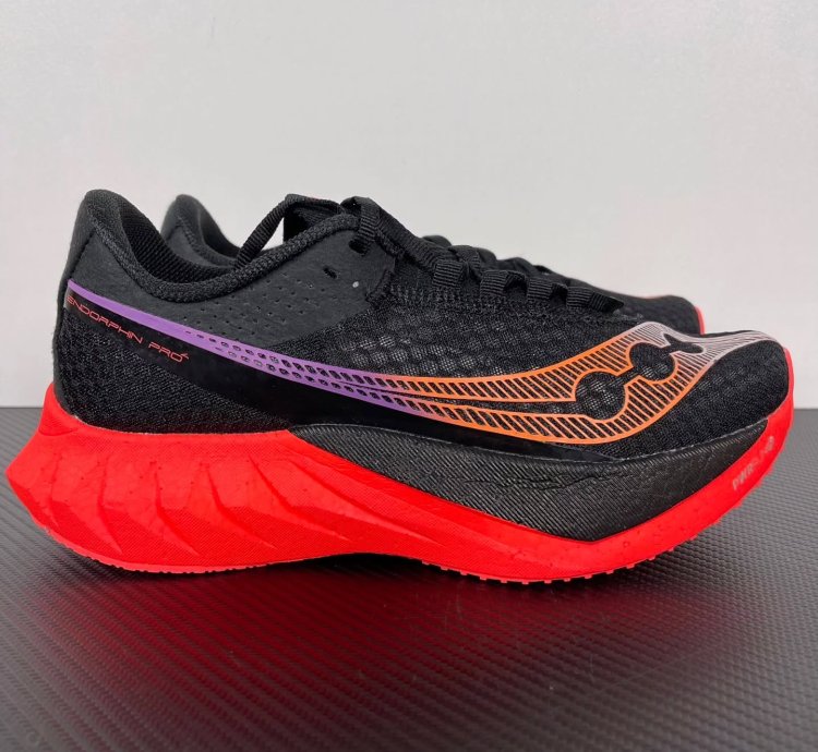 Saucony Endorphin Pro 4 black Vizired