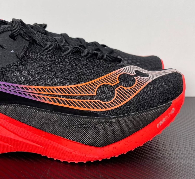 Saucony Endorphin Pro 4 black Vizired