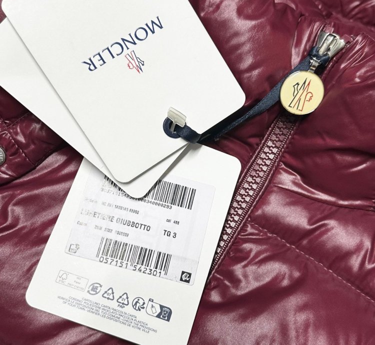 Moncler lunetiere mens puffer jacket size 3 Large Burgundy