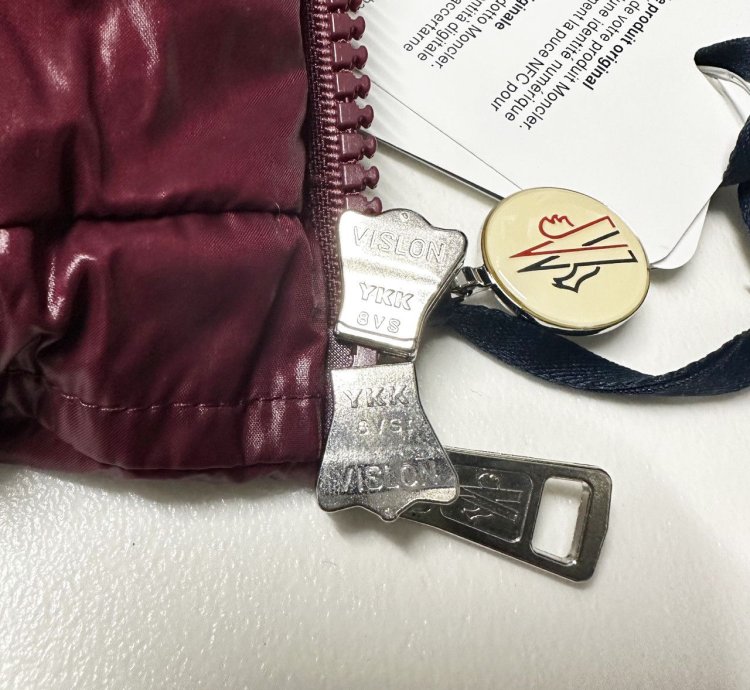 Moncler lunetiere mens puffer jacket size 3 Large Burgundy