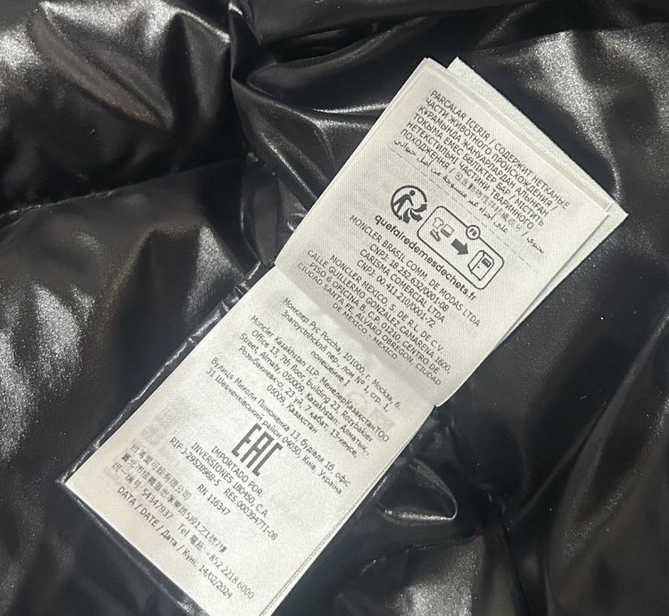 Moncler Maire Short Down Jacket Black