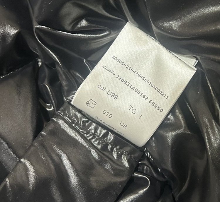 Moncler Maire Short Down Jacket Black