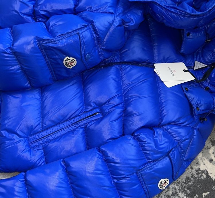 Moncler maya jacket size4