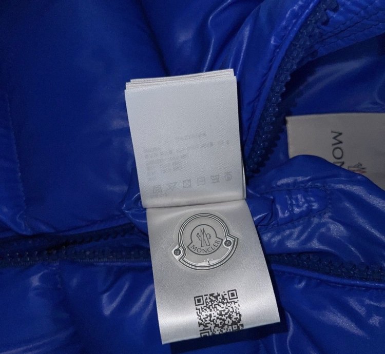 Moncler maya jacket size4