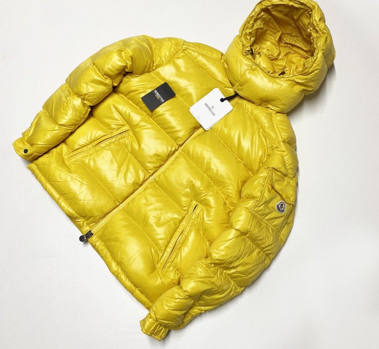 Moncler Maya mens puffer jacket yellow size 4 XL -large