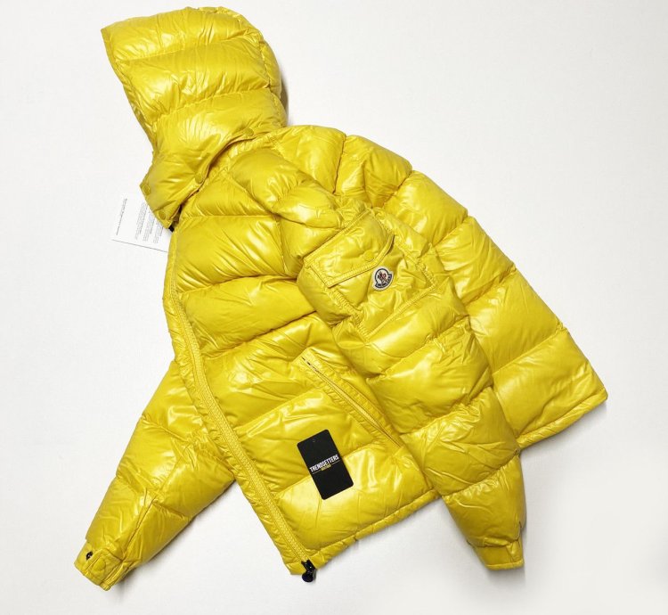 Moncler Maya mens puffer jacket yellow size 4 XL -large