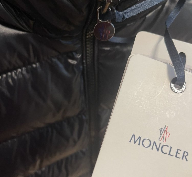 Moncler Maya Short Down Jacket