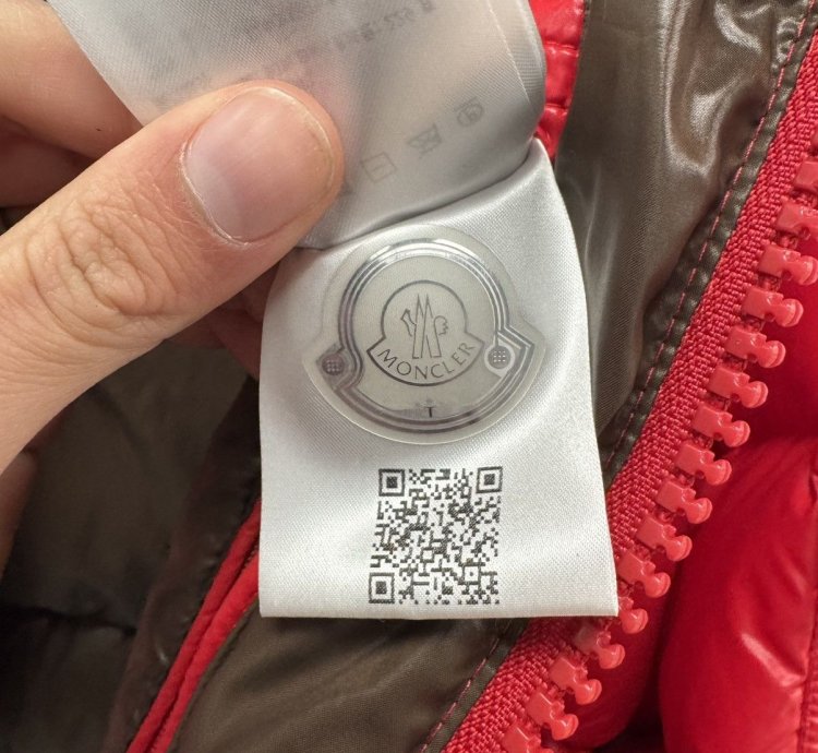 Moncler Maya Short Down Jacket Scarlet Red