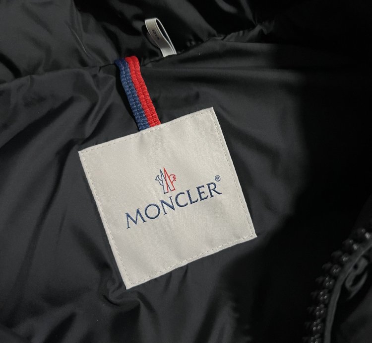 Moncler Mayaf Down Puffer Jacket Size 3 Black
