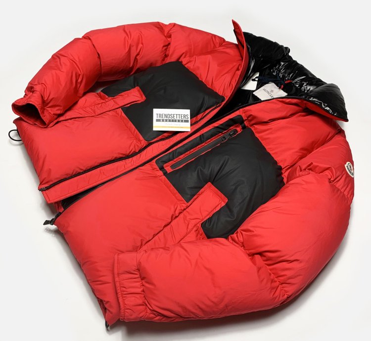 Moncler mens puffer jacket red size 3 Medium Black
