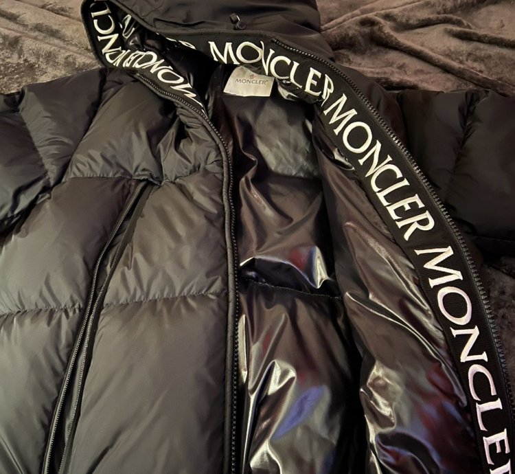 MONCLER Montcla puffer jacket