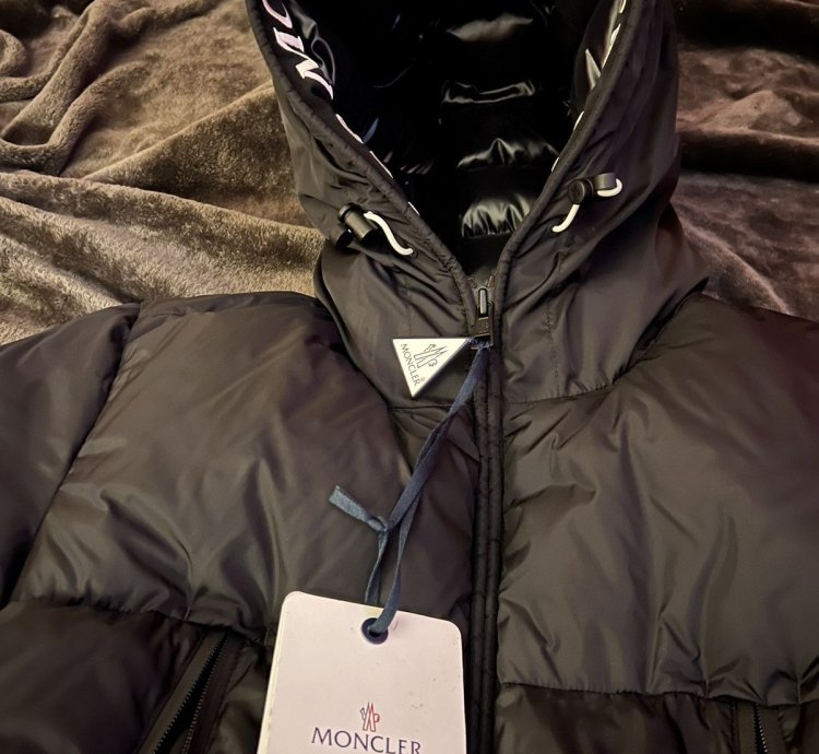 MONCLER Montcla puffer jacket